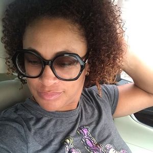 Meet your Posher, Monique